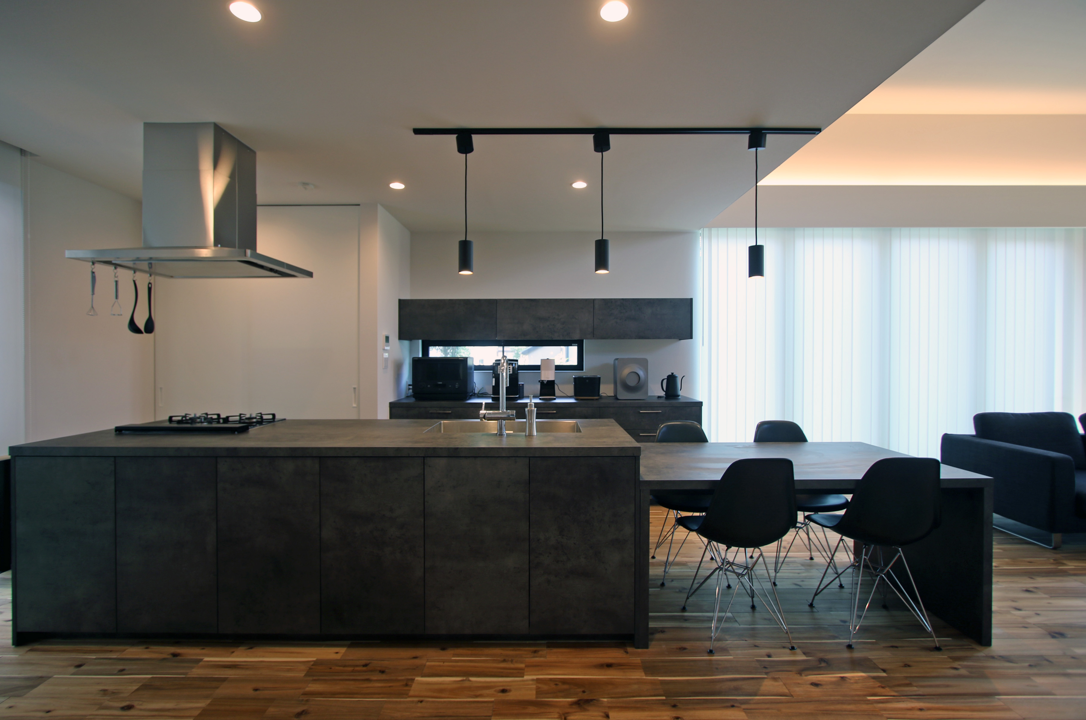 琵琶湖を望む高台の家